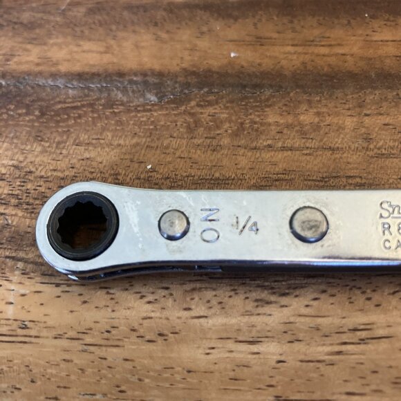 Snap-On R810A Canada 1/4” - 3/16” Ratcheting Box End Wrench 12 Point - Picture 2 of 9